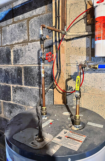 https://canningtonplumber.com.au/uploads/2025/06/hot-water-876058.jpg